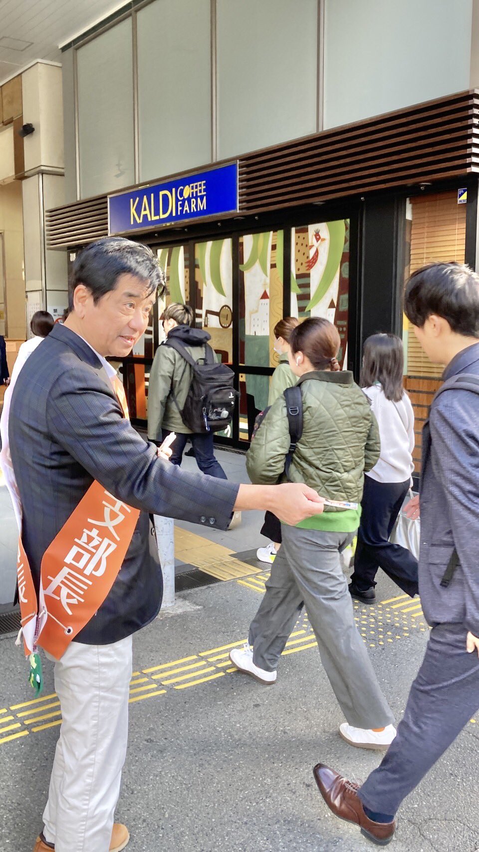 武蔵中原駅にて、日本維新の会、神奈川18区（中原区・高津区）の横田光弘がご挨拶